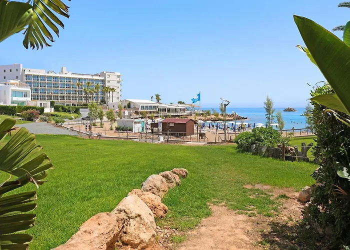 Artemis - 30m From Pernera *