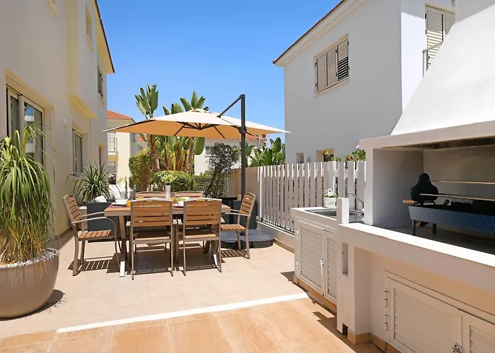 Artemis - 30m From Pernera Protaras