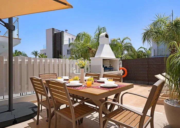 Artemis - 30m From Pernera Protaras