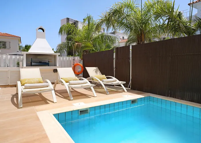 Villa Artemis - 30m From Pernera *