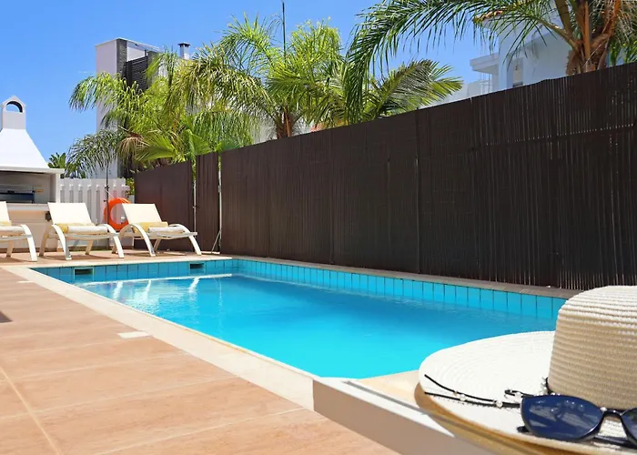 Artemis - 30m From Pernera Villa *