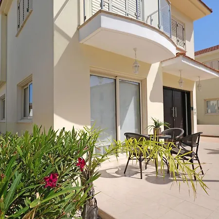 Villa Artemis - 30m From Pernera Protarász