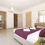 Artemis - 30m From Pernera Villa Protaras
