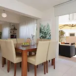 Artemis - 30m From Pernera Villa Protaras