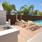 Villa Artemis - 30m From Pernera