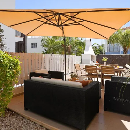 Artemis - 30m From Pernera Tatil Evi Protaras