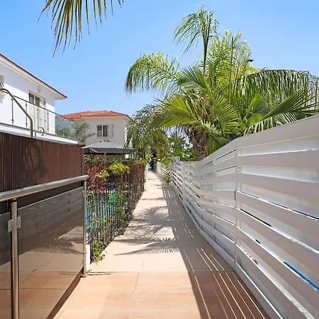 Artemis - 30m From Pernera Tatil Evi