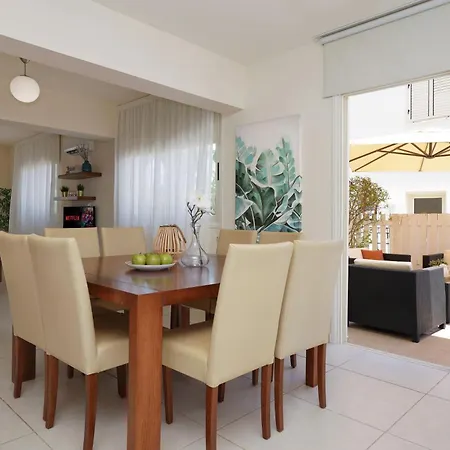 Artemis - 30m From Pernera Tatil Evi Protaras