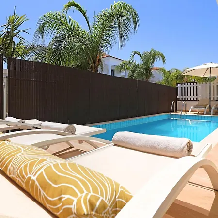 Artemis - 30m From Pernera Tatil Evi Protaras