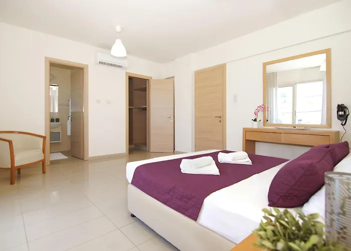 Artemis - 30m From Pernera Vila Protaras