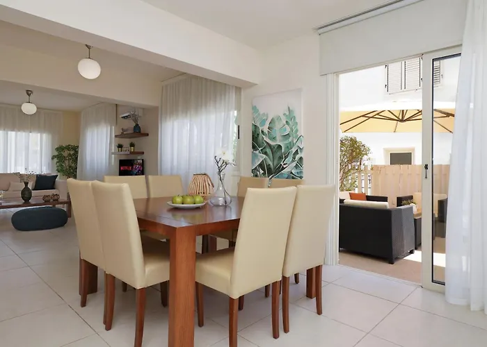 Artemis - 30m From Pernera Vila Protaras