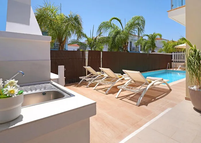 Vila Artemis - 30m From Pernera